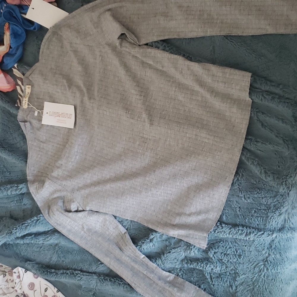 Grey long sleeve tee